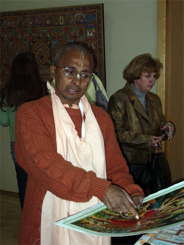Sripad Bhagavat Maharaj is preaching to visitors, explaining the
meaning of picture of Yoga-maya .