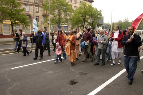 Walking by the central street of Zaporozhye