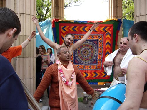 And, of course, harinama sankirtan led by Sripad Bhagavat
Maharaj is starting at the end of yajna.