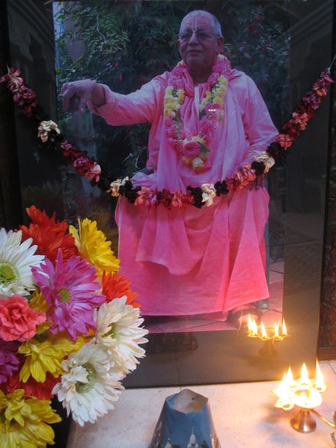 06 Бхакти Сундар Говинда Дев Госвами Махарадж Ки Джая!