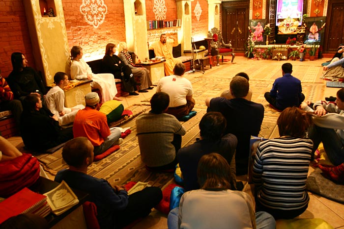 11.Шрипад Бхакти Бимал Авадхут Махарадж даёт лекцию и делится своими переживаниями по поводу поездки в Индию