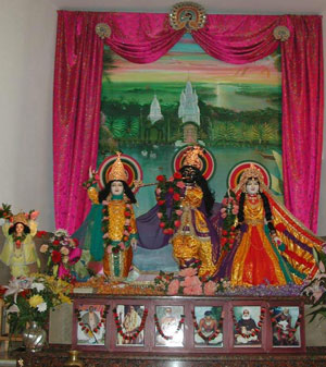 Божества Шри Шри Гуру-Гауранга-Радха-Мадхавасундарджиу