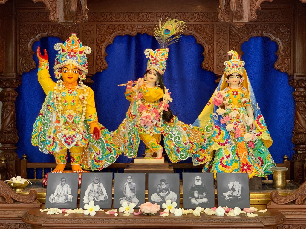 Sri Sri Guru-Gauranga Radha-Govinda-Sundar Giridhari Jiu.JPG